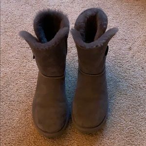 Super cute gray ugg’s!